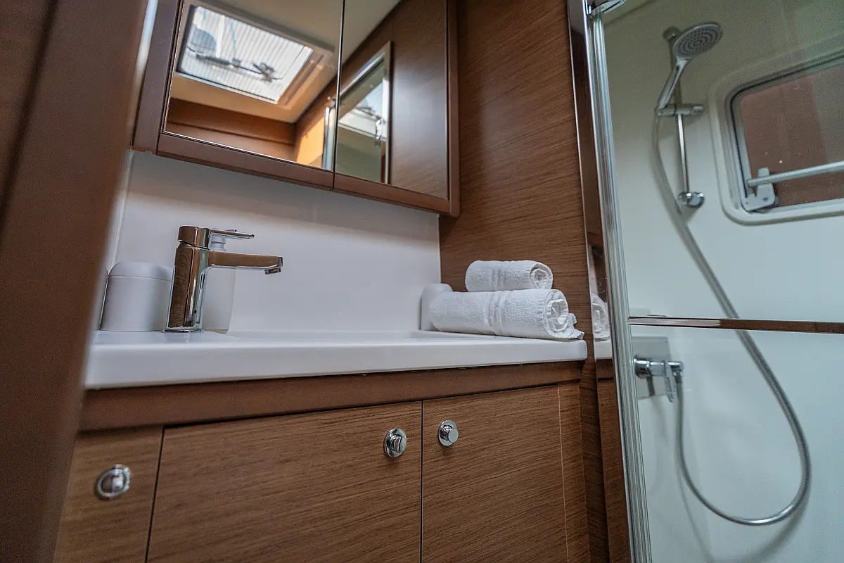 Lagoon 52F Fico bathroom