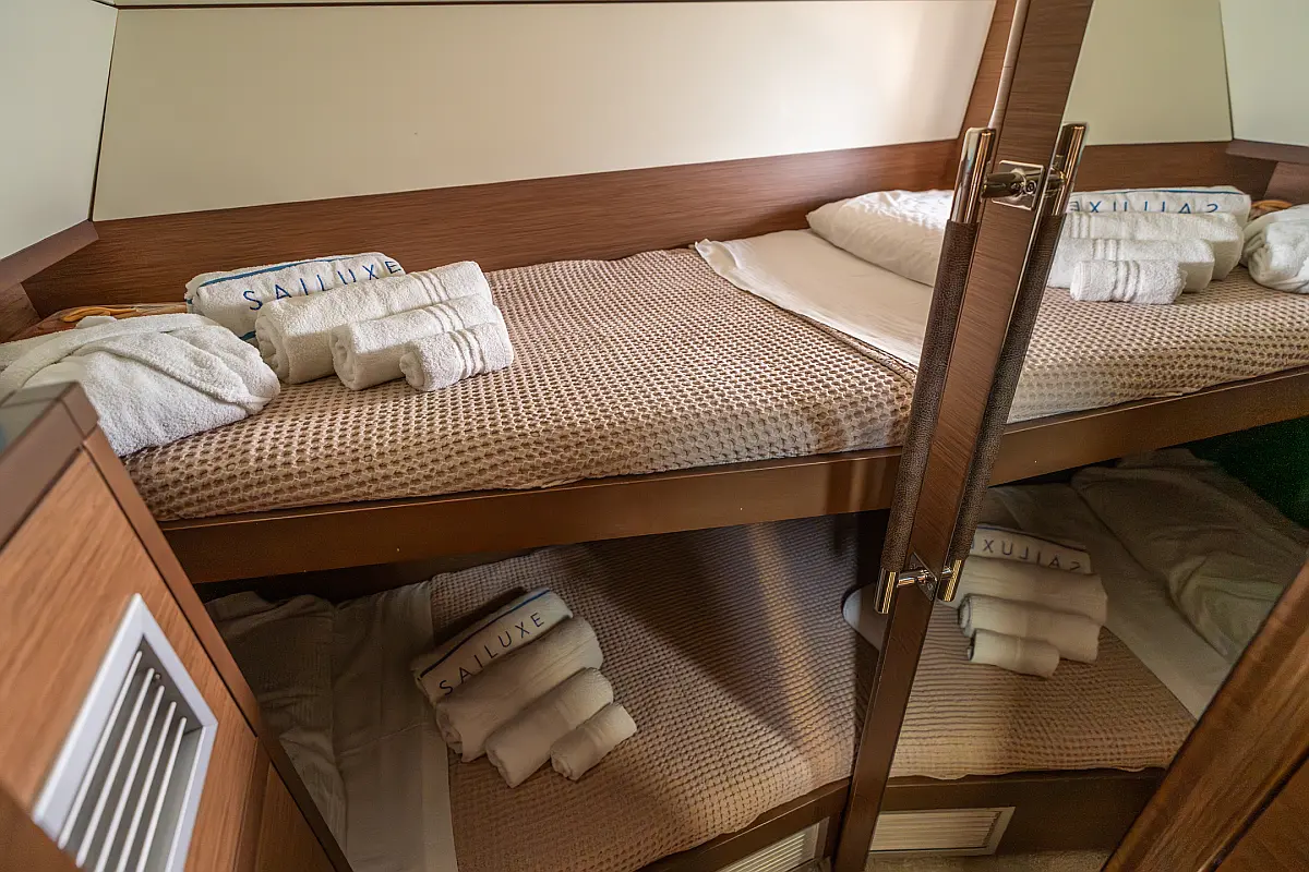 Lagoon 52F Fico bunk cabin