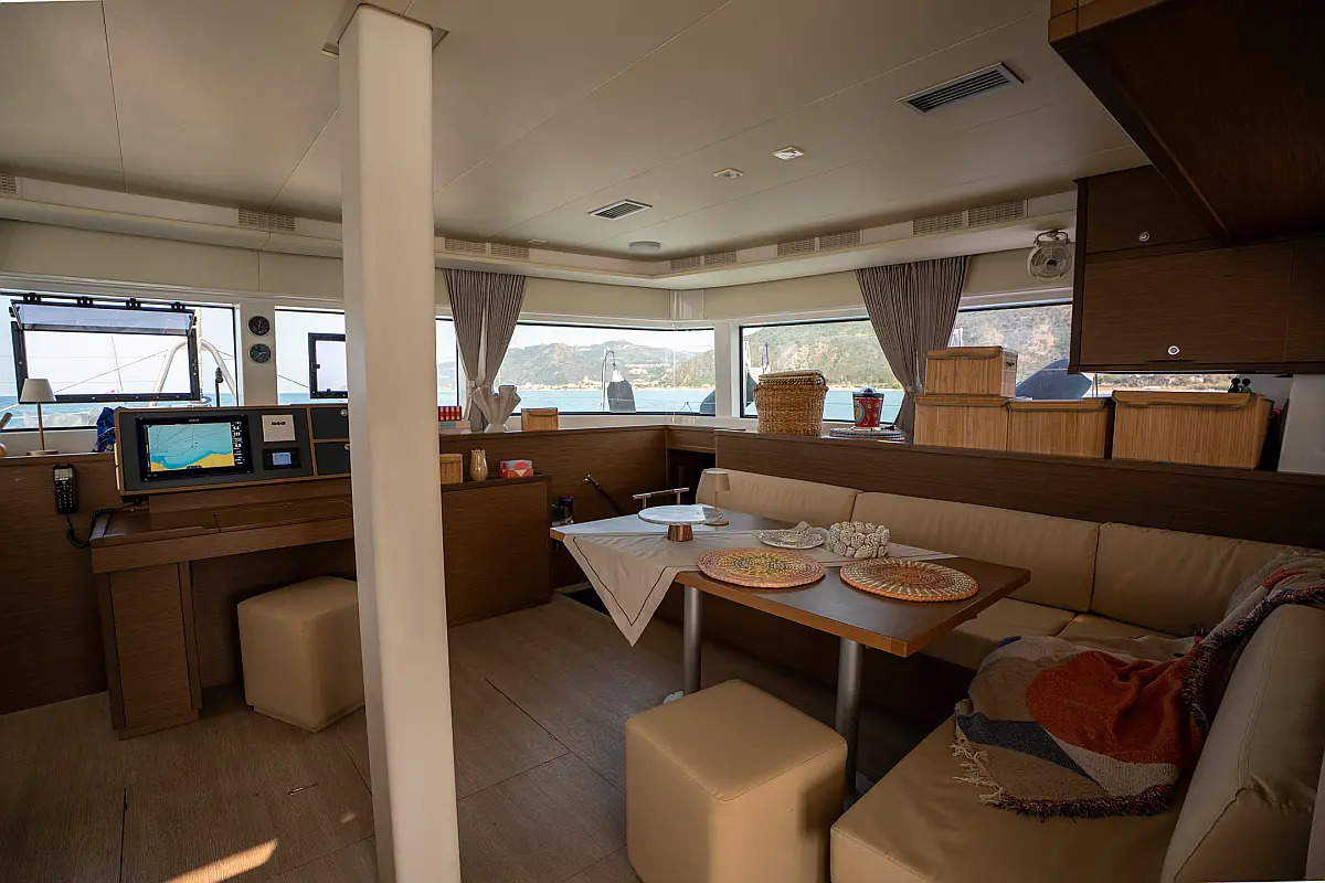 Lagoon 52F Fico dining