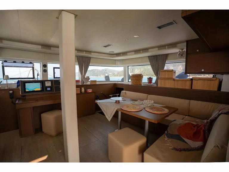 Lagoon 52F Fico saloon