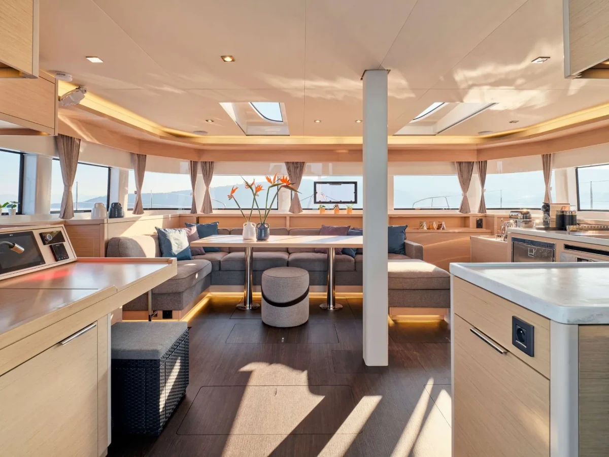 Lagoon 55 AZUL – Main saloon