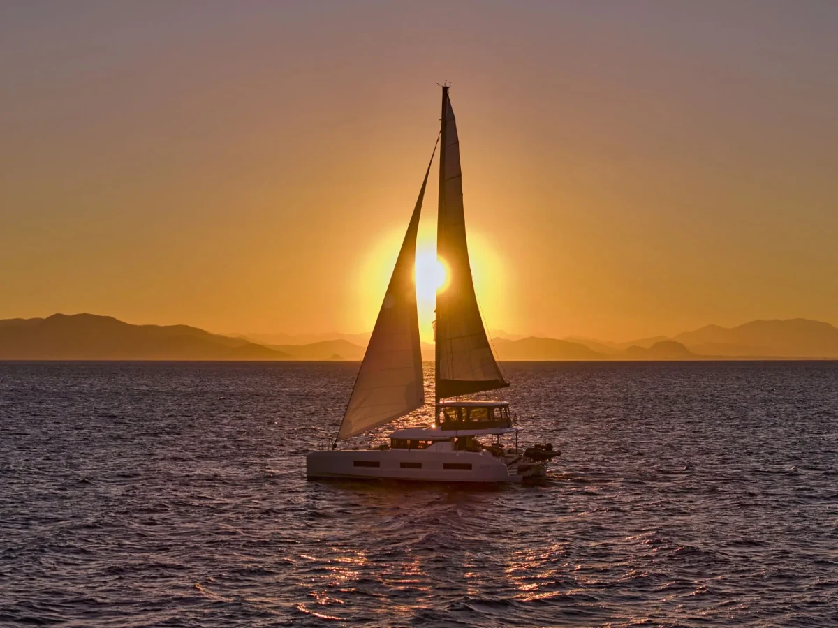 Lagoon 55 LULU – Sailing at sunset