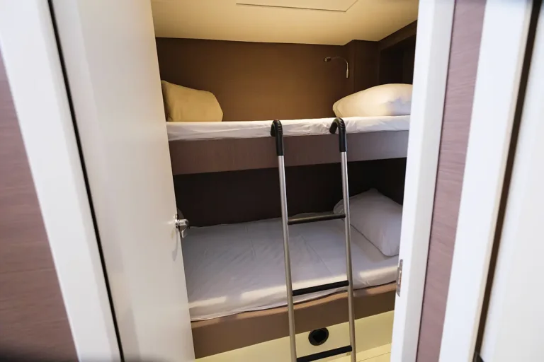 Bali 4.6 Migaloo bunk cabin