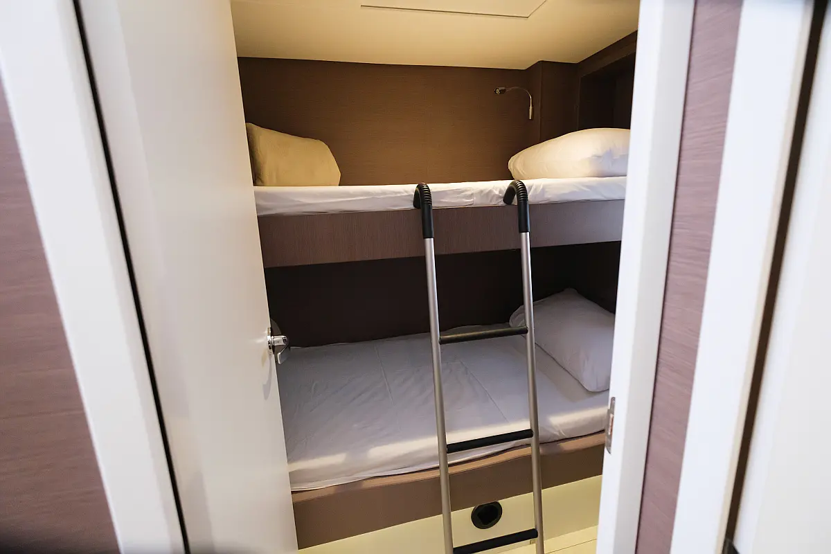 Bali 4.6 Migaloo bunk cabin
