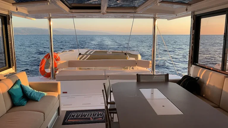 Bali 4.6 Migaloo cockpit