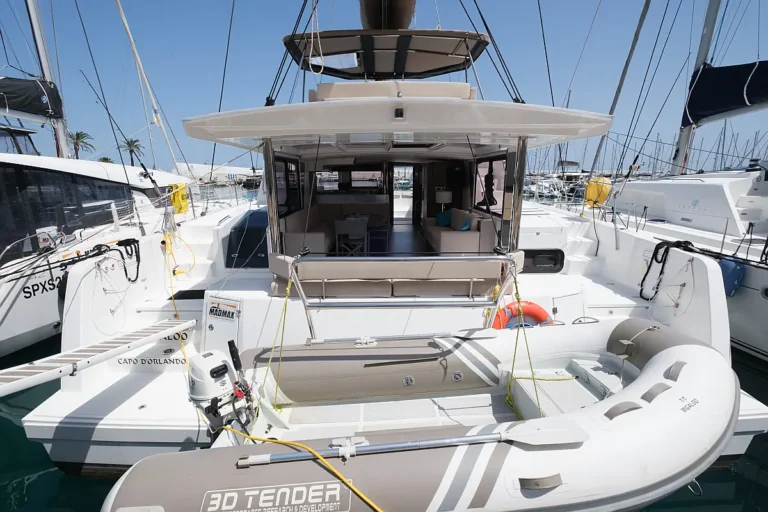 Bali 4.6 Migaloo flybridge