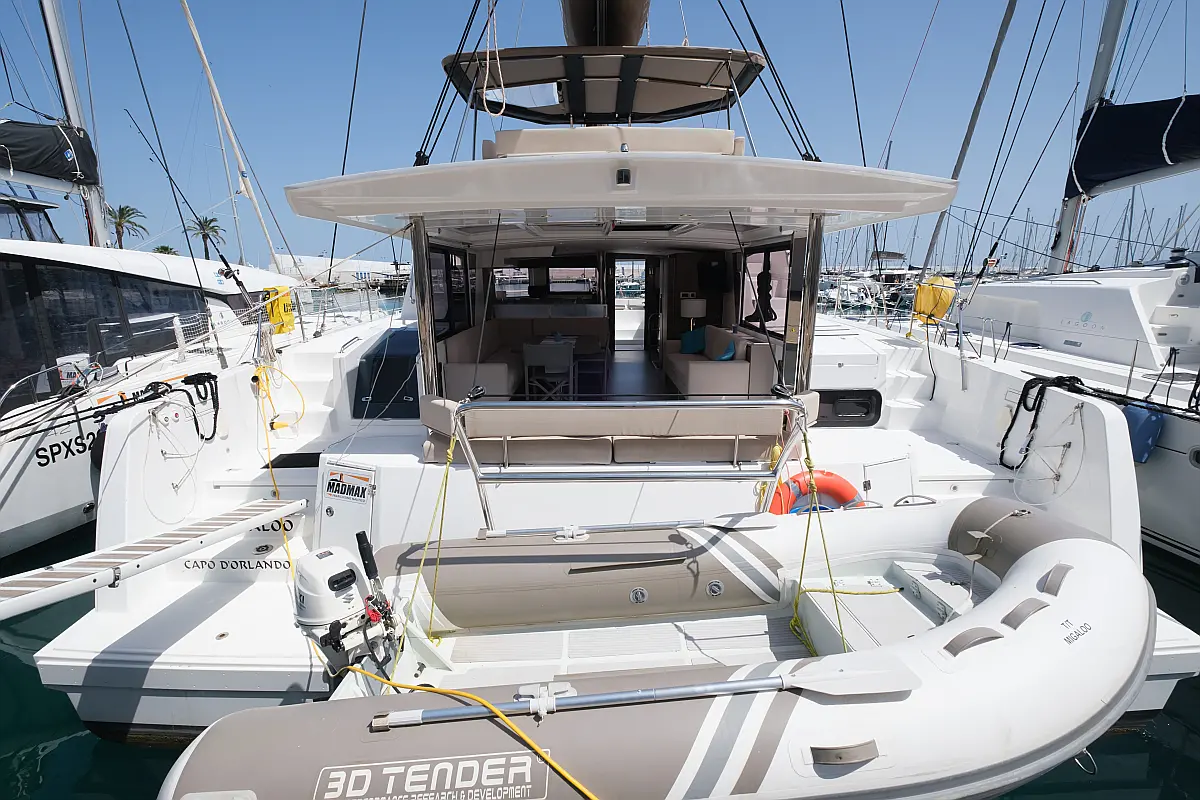 Bali 4.6 Migaloo flybridge