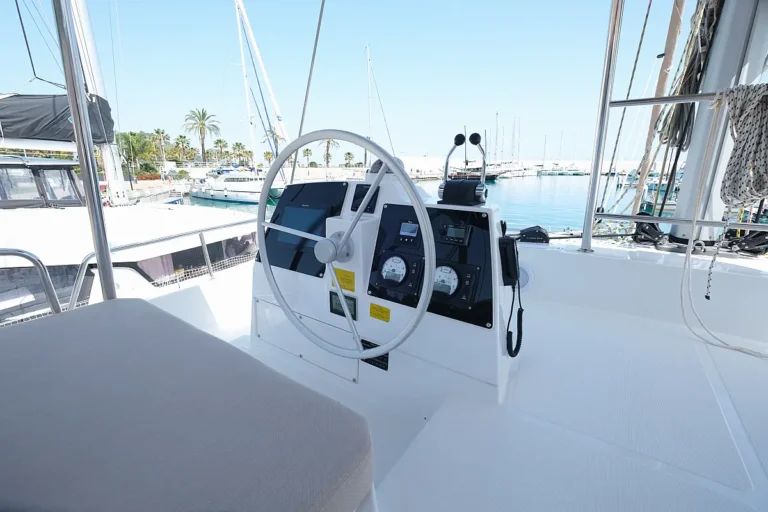Bali 4.6 Migaloo helm