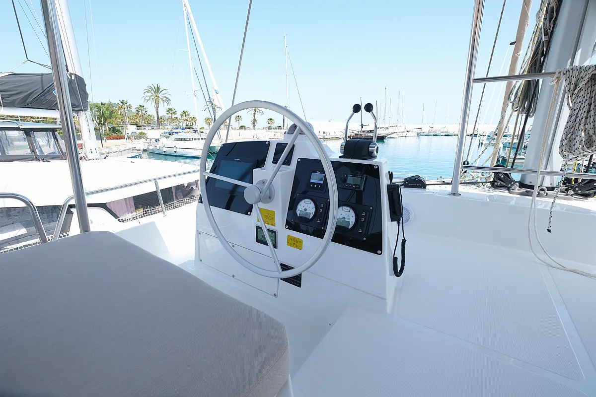 Bali 4.6 Migaloo helm
