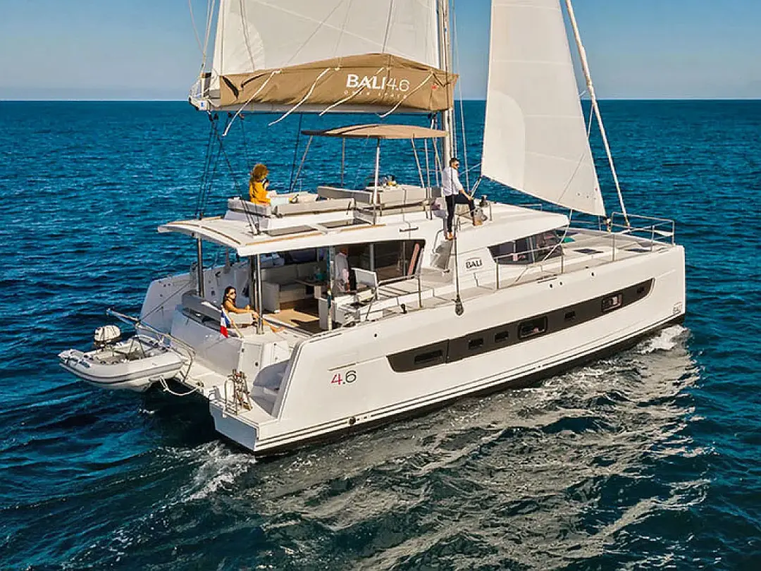 Bali 4.6 Migaloo sailing