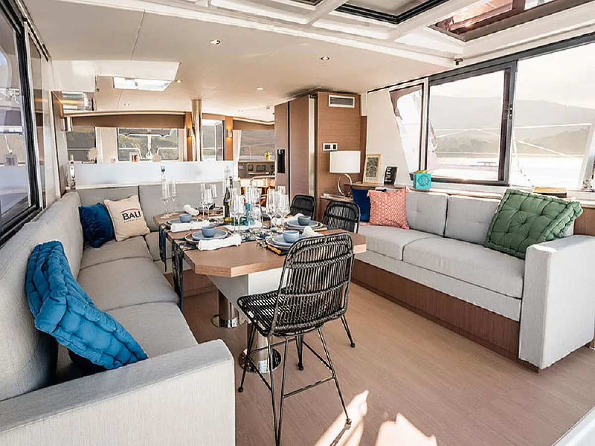 Bali 4.6 Migaloo saloon