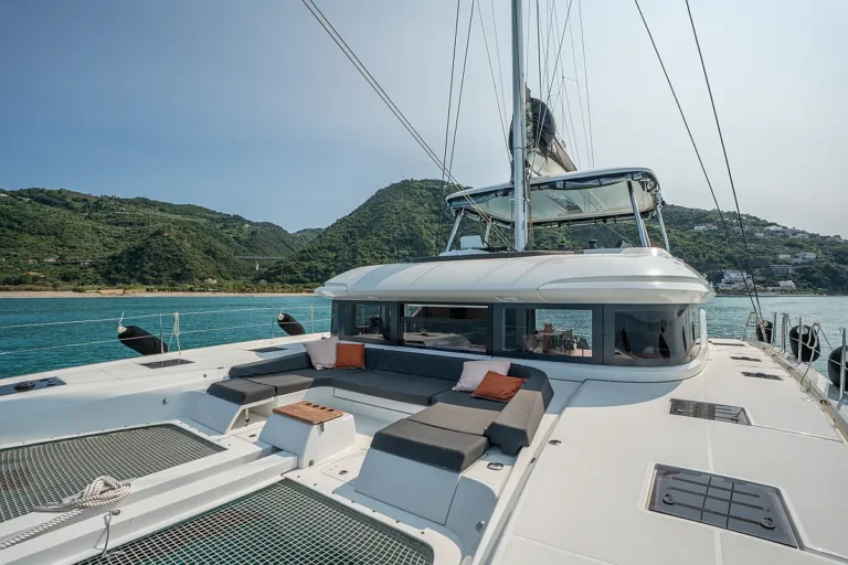 Lagoon 55 Vega bow