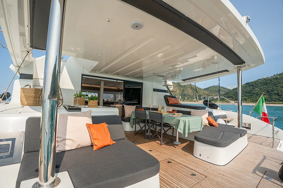 Lagoon 55 Vega cockpit
