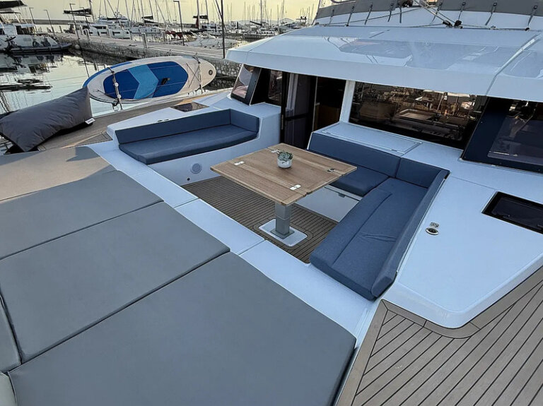 Bali 52 Xifias bow