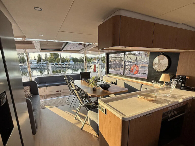 Bali 52 Xifias cockpit2