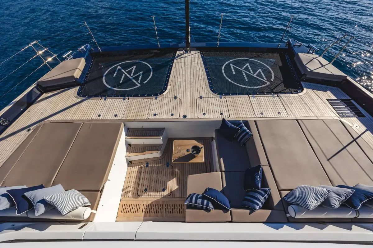 Sunreef 60 MYMARIA – Foredeck sunbeds
