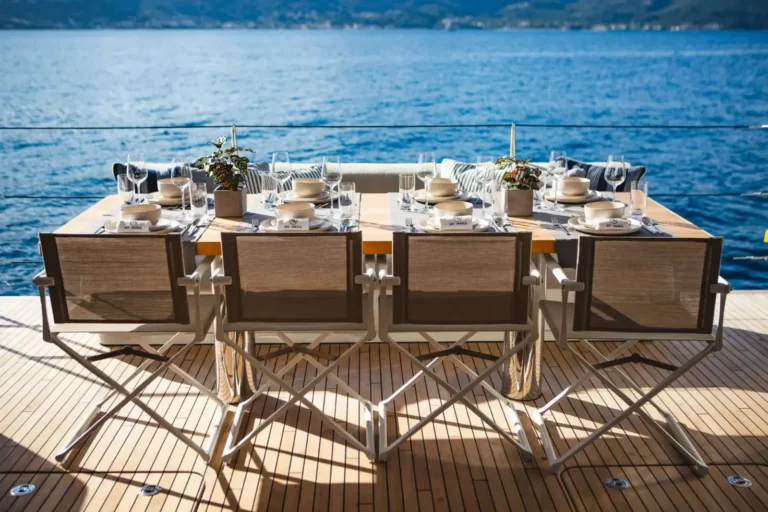 Sunreef 60 MYMARIA – Al fresco dining table