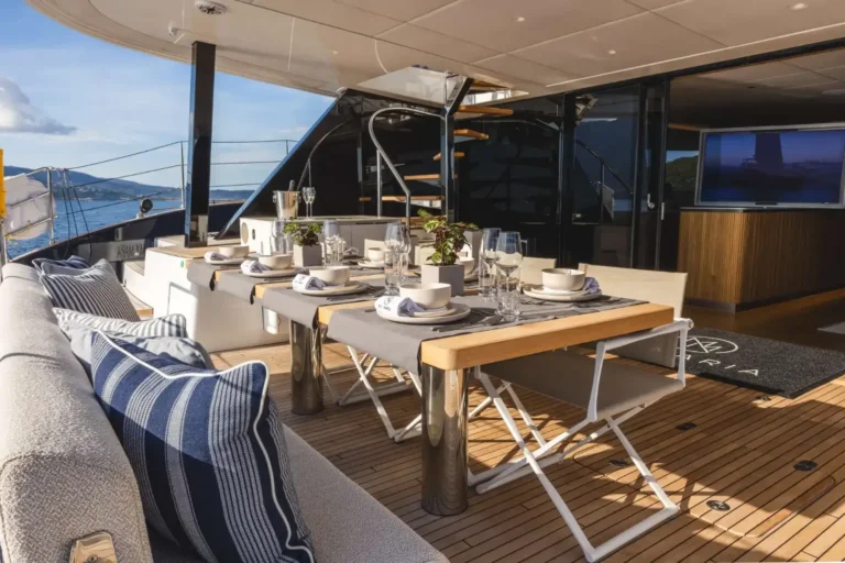 Sunreef 60 MYMARIA – Cockpit dining area