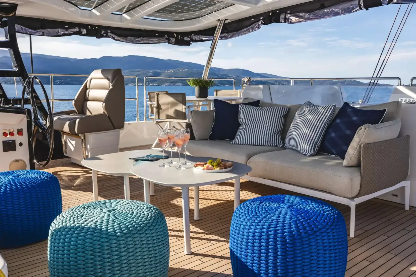 Sunreef 60 MYMARIA – Flybridge lounge