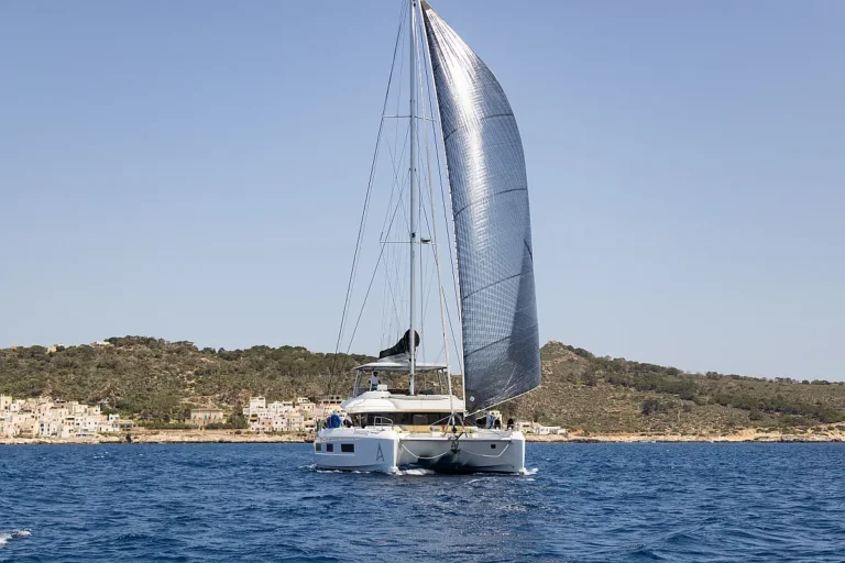 Lagoon 55 Cara sailing