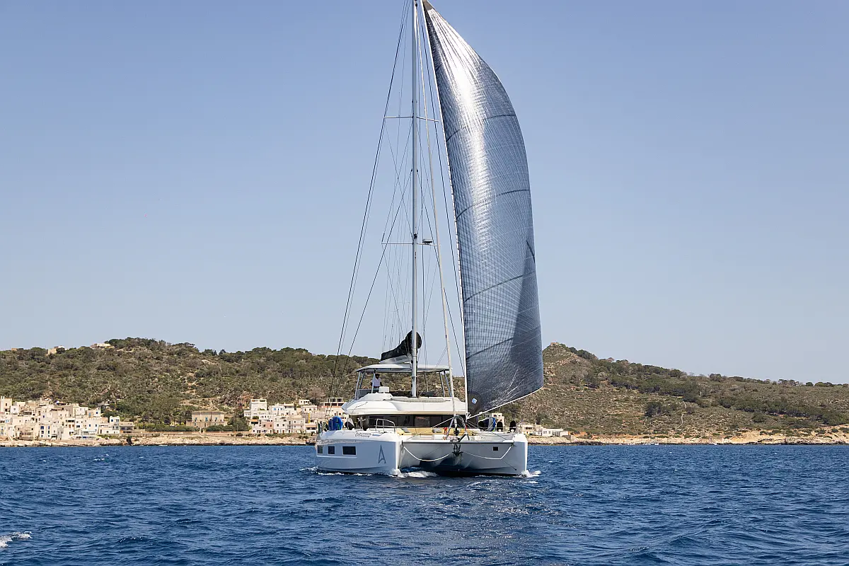 Lagoon 55 Cara sailing