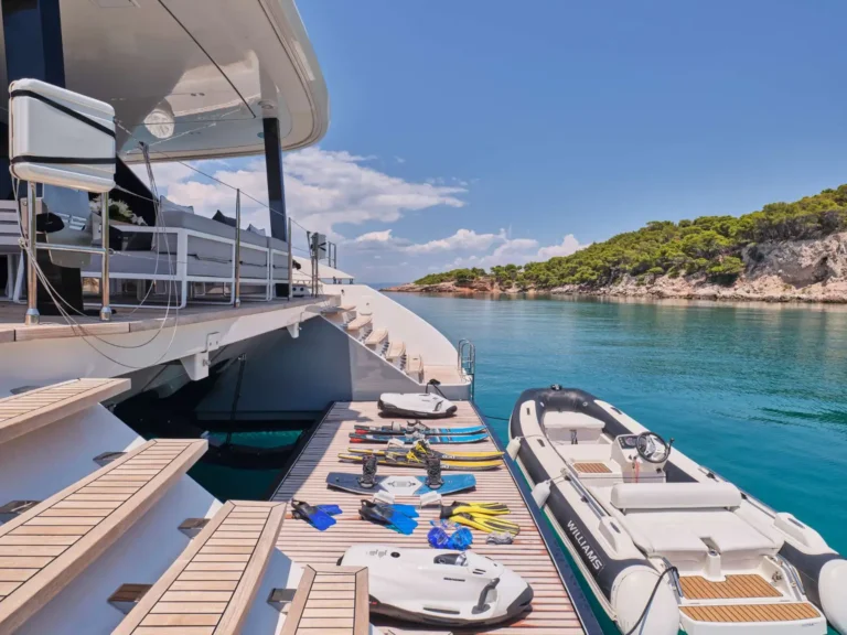Hydraulic swimming platform