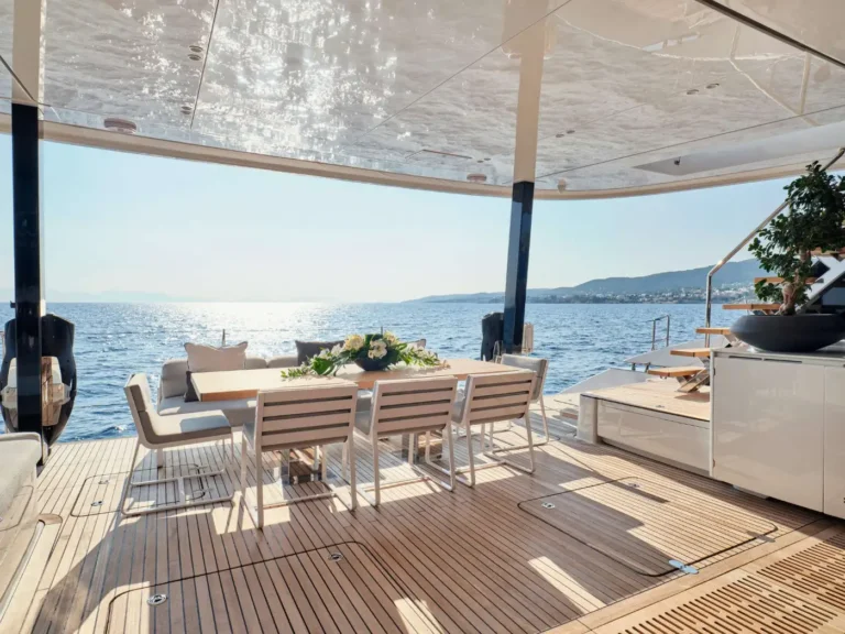 Aft deck dining