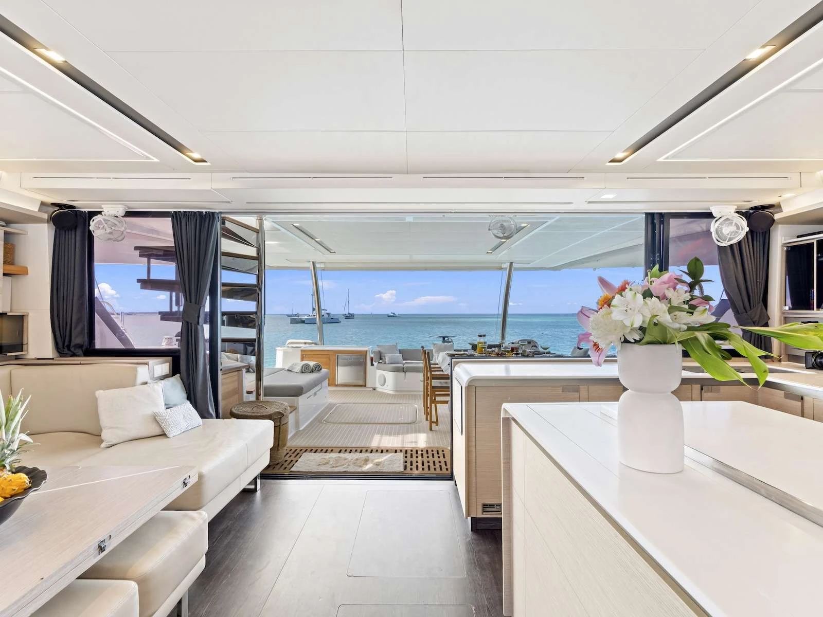 Fountaine Pajot Alegria 67 ADEONA – Saloon lounge