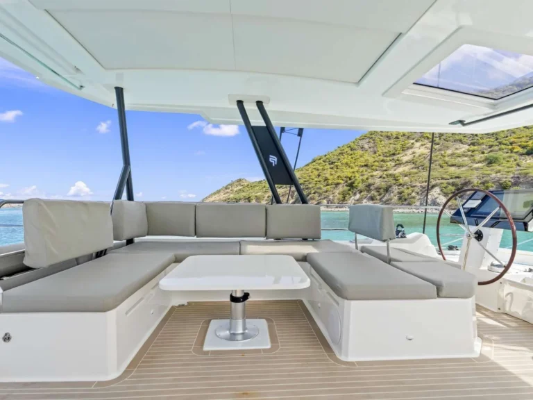 Alegria 67 ADEONA – Flybridge lounge