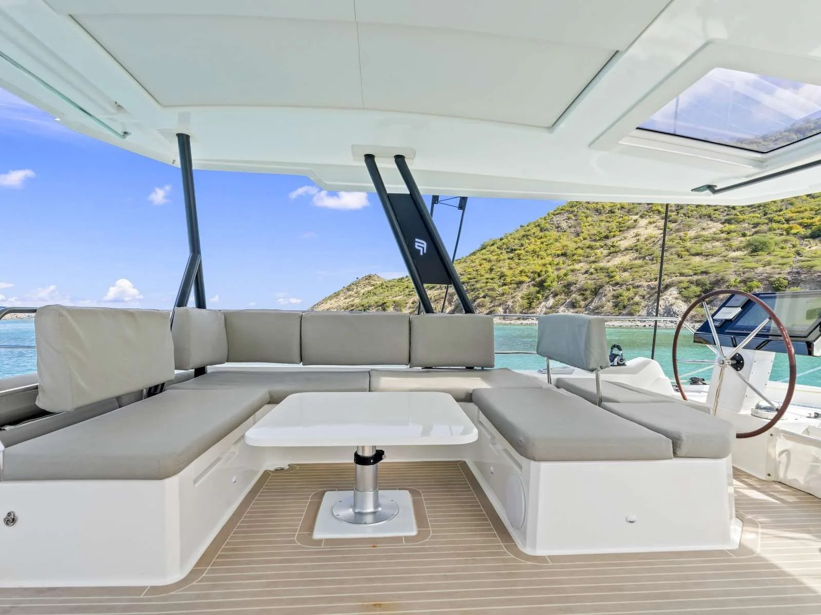 Alegria 67 ADEONA – Flybridge lounge