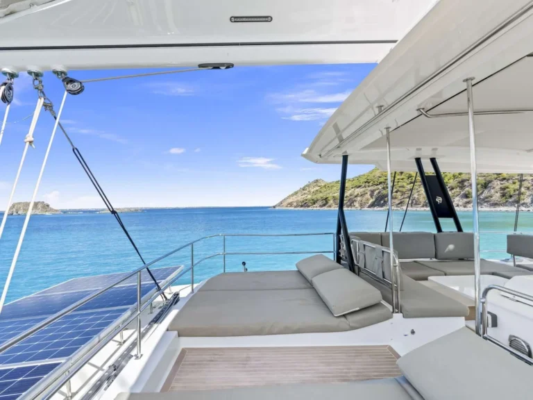 Fountaine Pajot Alegria 67 ADEONA – Flybridge seating
