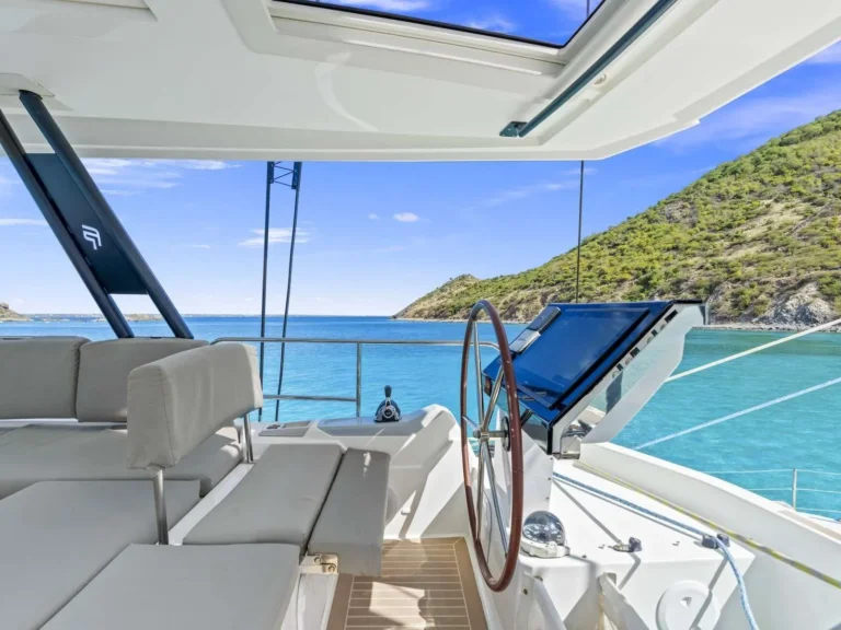Alegria 67 ADEONA – Flybridge helm