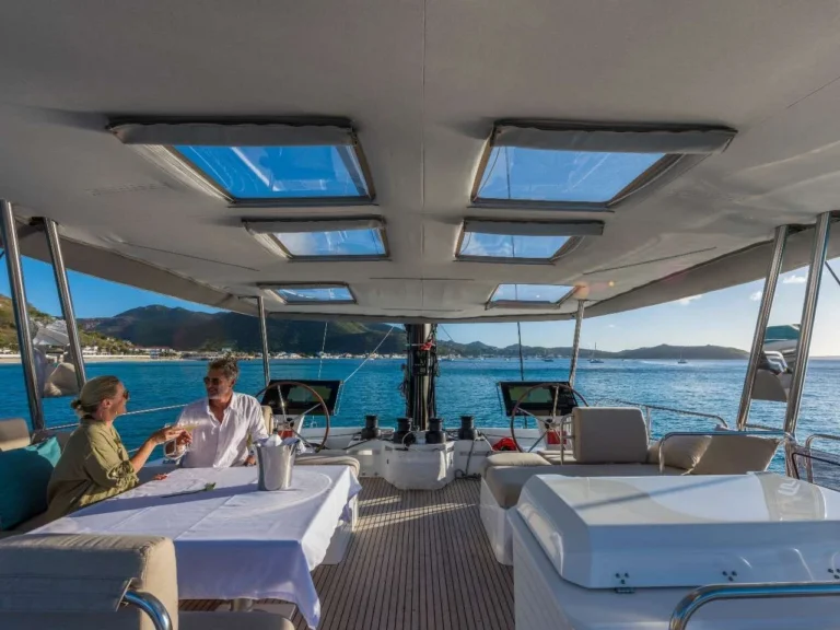 Fountaine Pajot Alegria 67 AZURE – flybridge