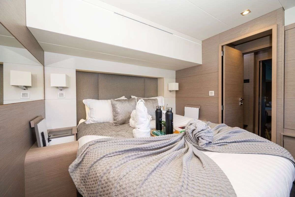 Fountaine Pajot Alegria 67 AZURE – master cabin