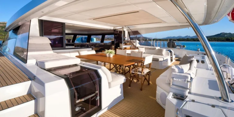 Fountaine Pajot Alegria 67 BLUESATION – cockpit dining