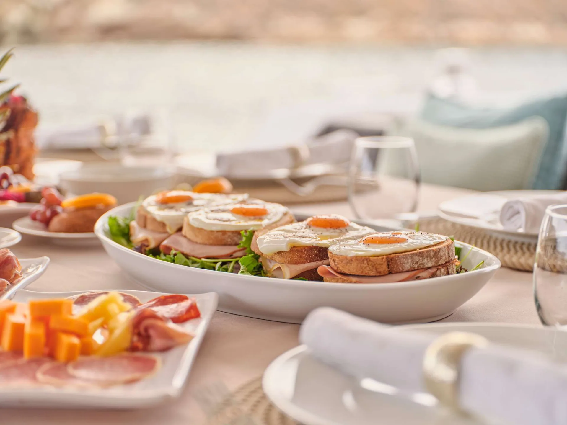 Alegria 67 DOLLY – Breakfast served on deck