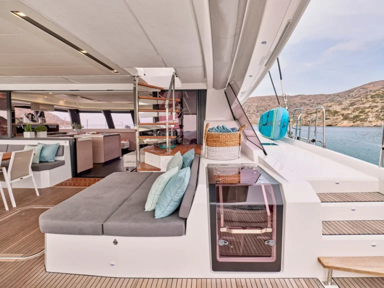 Alegria 67 DOLLY – Aft deck lounge