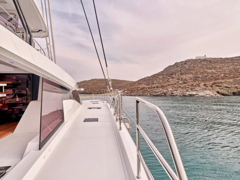 Alegria 67 DOLLY – Side deck