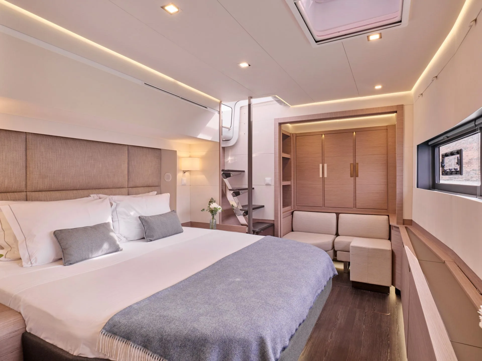 Alegria 67 DOLLY – Master cabin