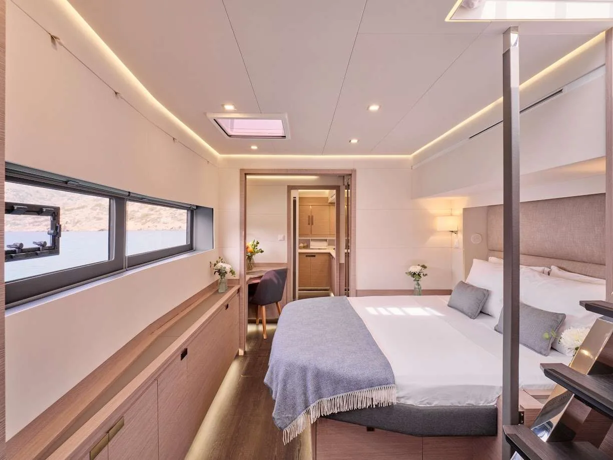 Alegria 67 DOLLY – Master cabin with sea-level windows