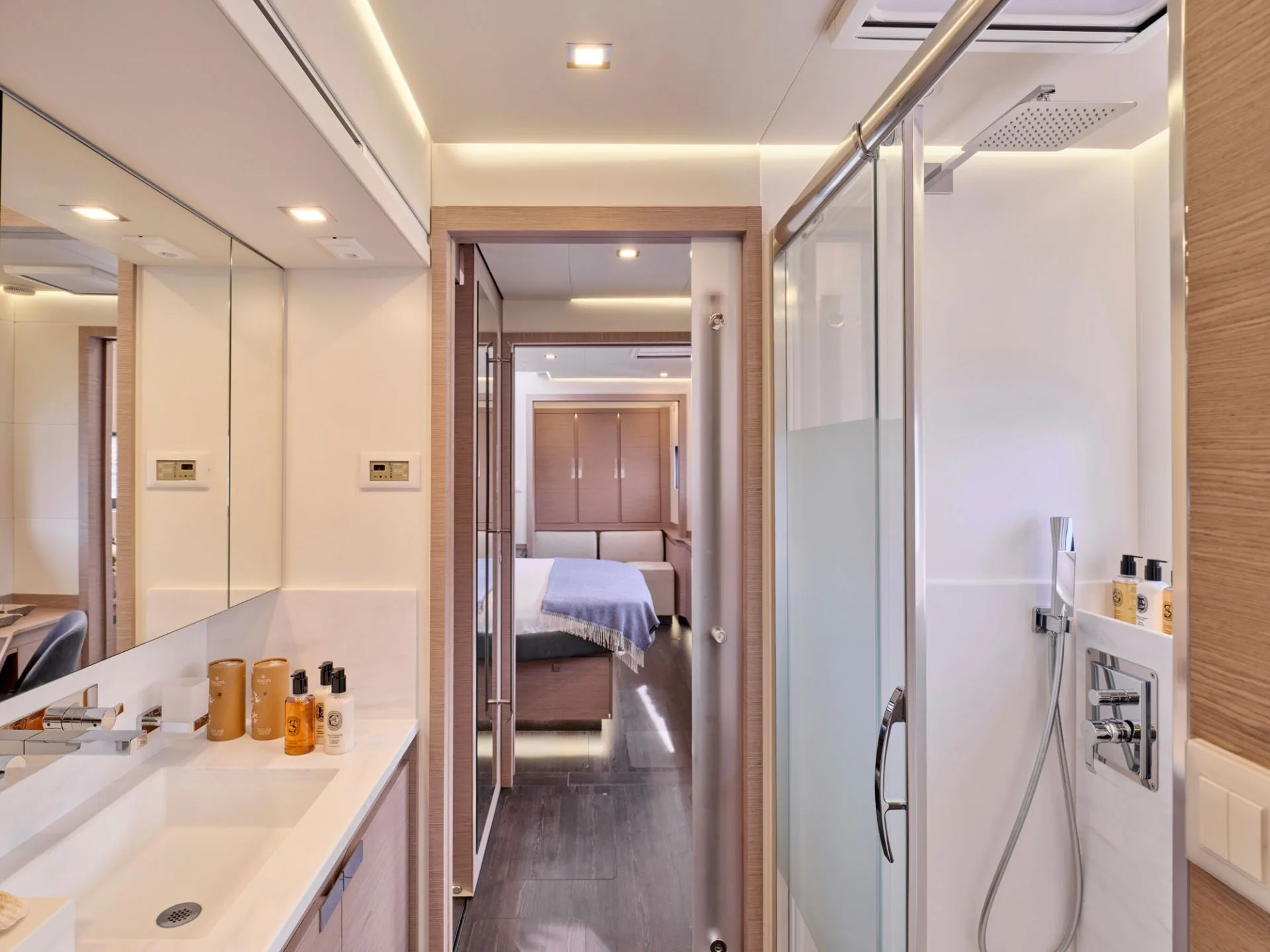 Alegria 67 DOLLY – Master bathroom