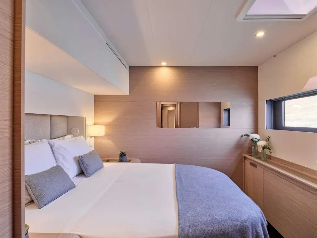 Alegria 67 DOLLY – Queen guest cabin