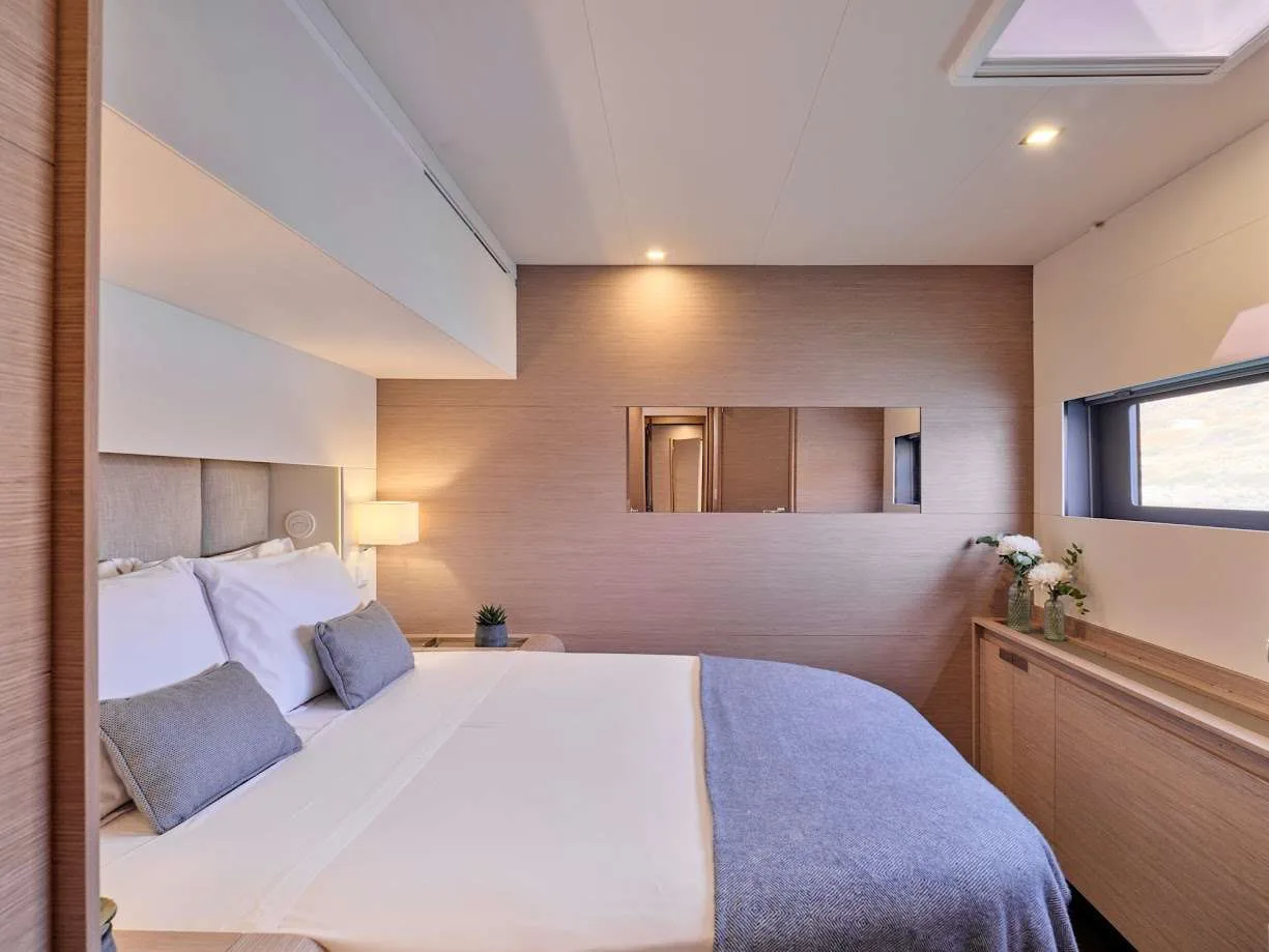 Alegria 67 DOLLY – Queen guest cabin
