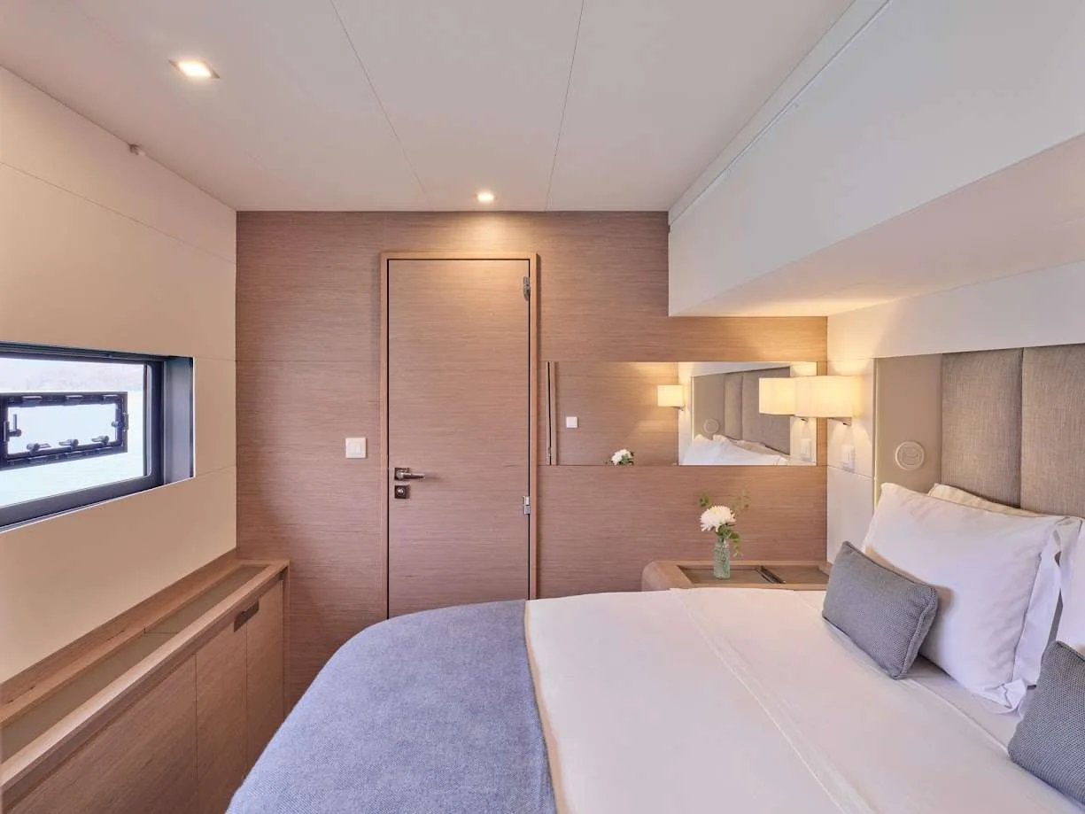 Alegria 67 DOLLY – Queen guest cabin