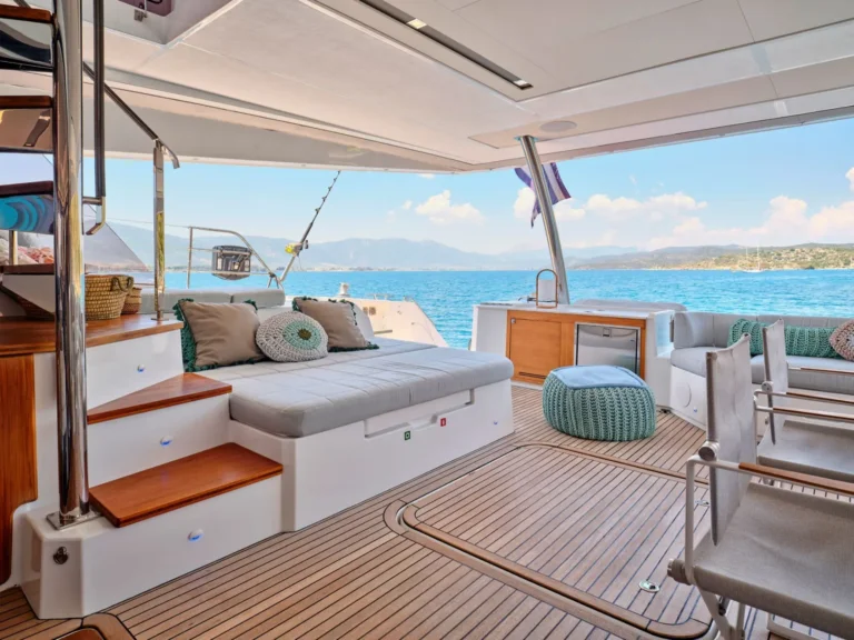 Fountaine Pajot Alegria 67 KIMATA – Aft deck seating