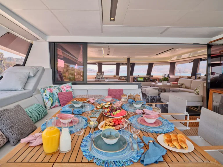Fountaine Pajot Alegria 67 KIMATA – Breakfast table