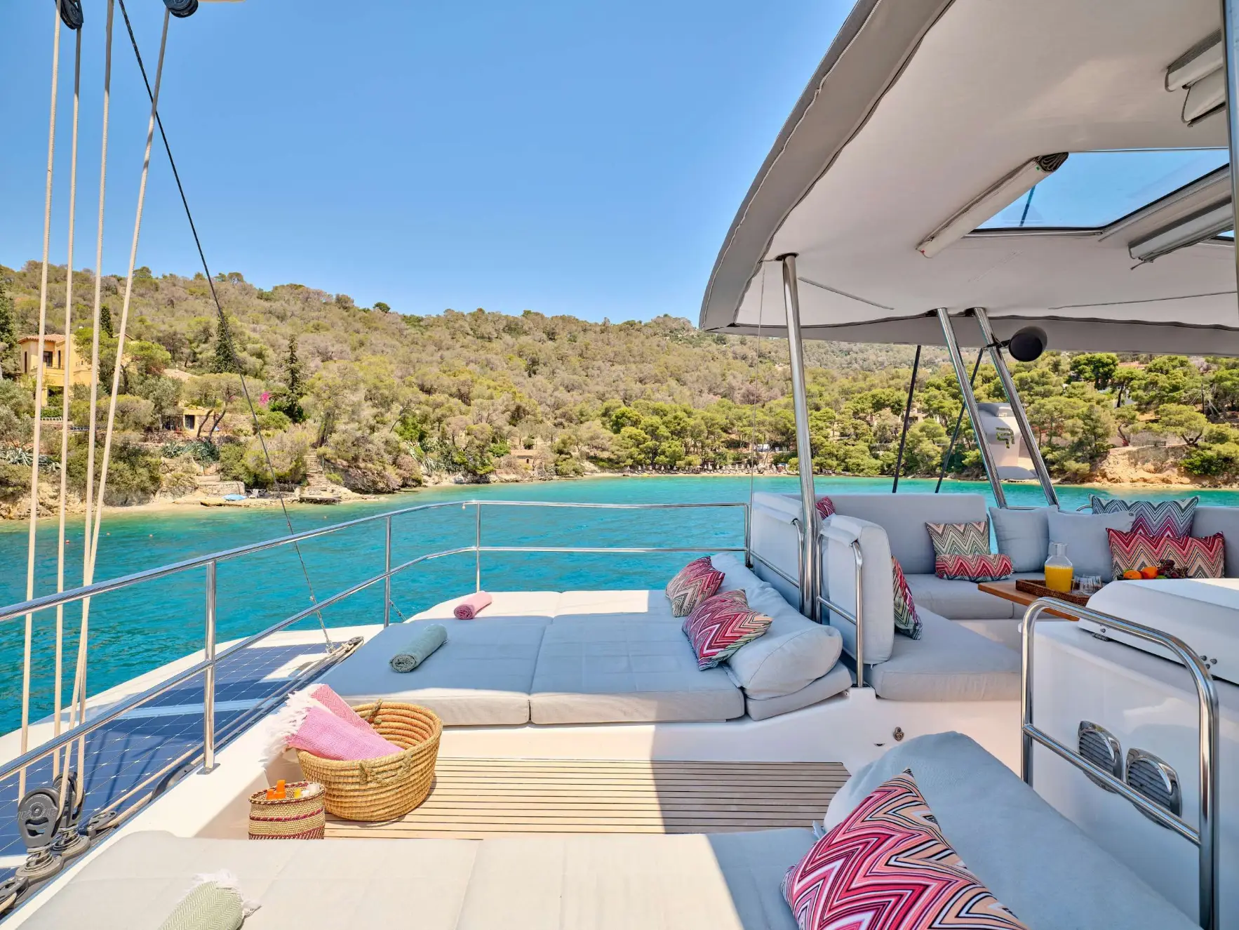 Fountaine Pajot Alegria 67 KIMATA – Flybridge seating