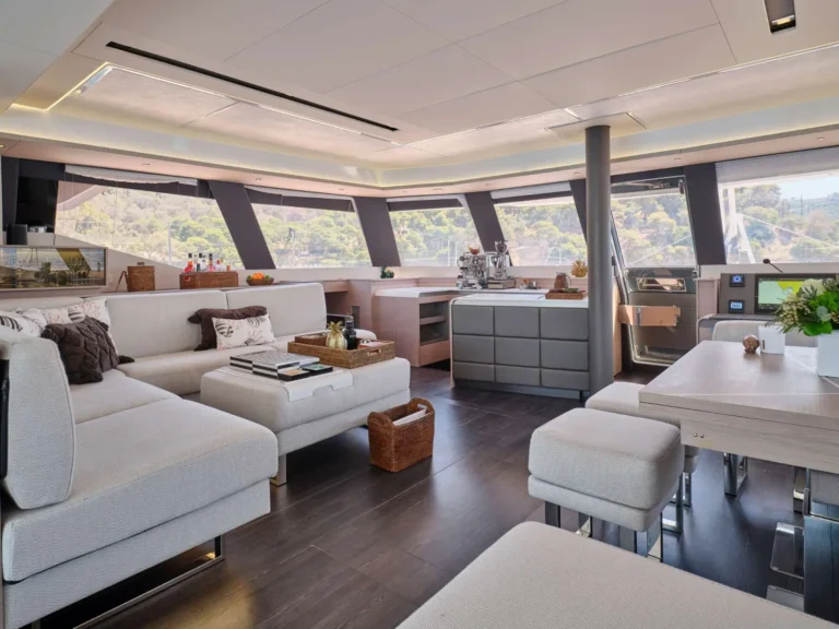 Fountaine Pajot Alegria 67 KIMATA – Main saloon