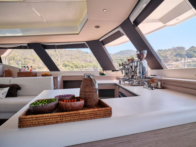 Fountaine Pajot Alegria 67 KIMATA – Galley bar