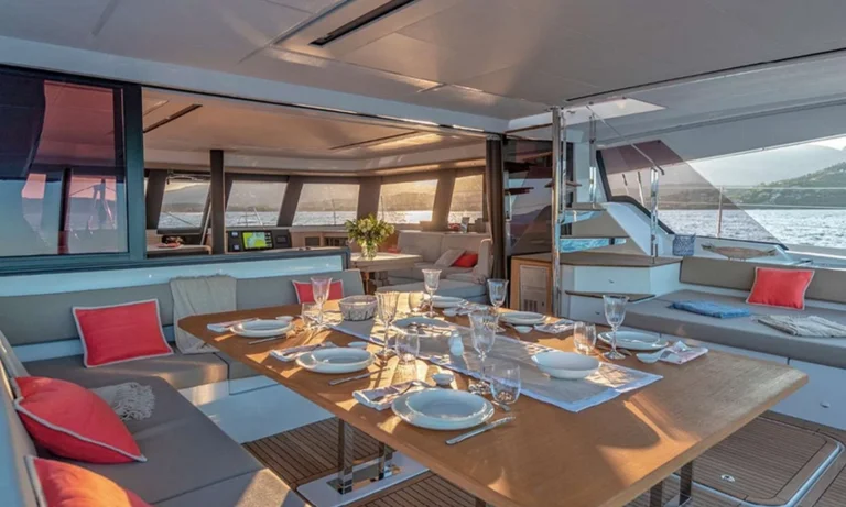 Alegria 67 LISA OF THE SEAS – Saloon set for dinner